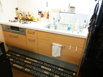 掃除もしやすく、清潔感のあるホワイトの明るいキッチンになりました