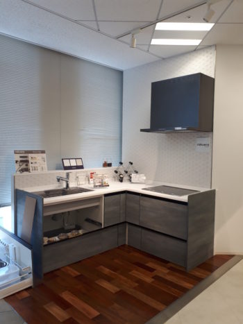 今どきのキッチンはまるで家具！