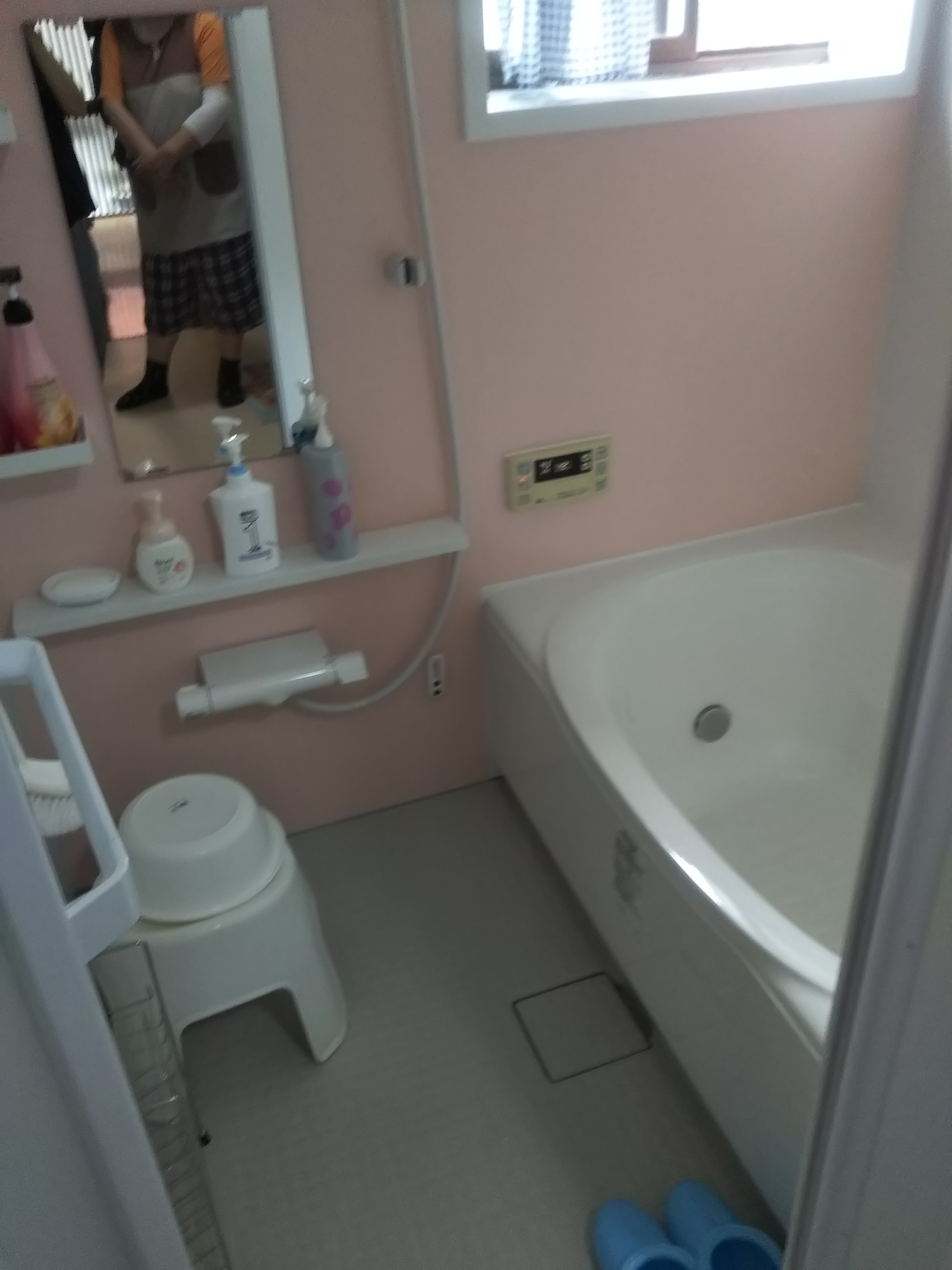 天井から水滴の音が・・・