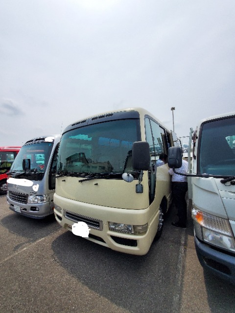 マイクロバスの車内　床工事現調！